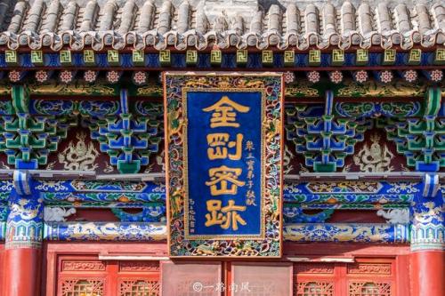 西宁城里矗立着一座北宋时期的寺庙，免费开放。值得一游，外国游客很少。